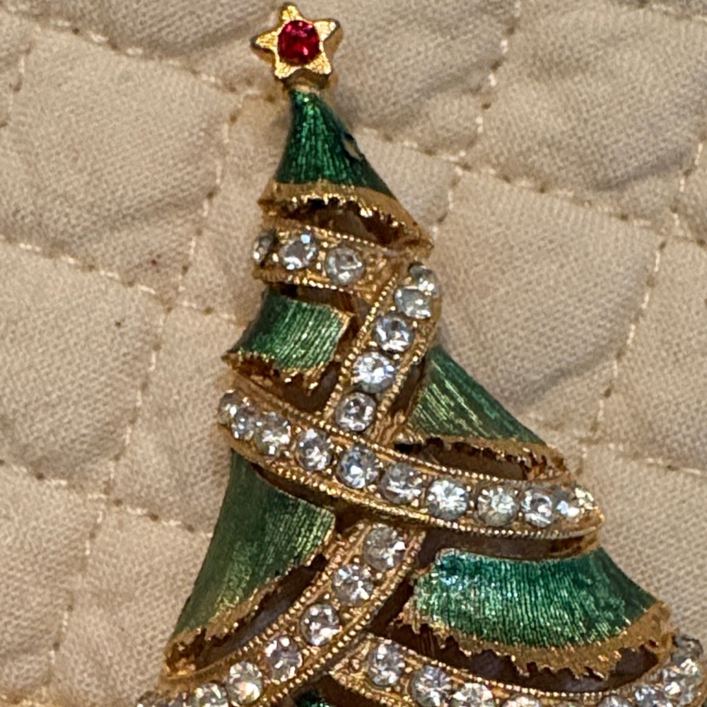 Elegant Green and Gold Christmas Tree Brooch - Picture 4 of 6